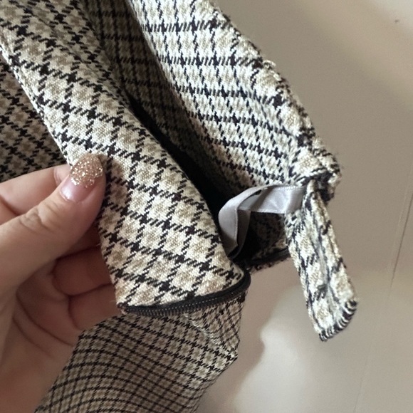 Mexx, size 8, tan/cream/brown plaid wool flared skirt, pleated, size zipper - Picture 6 of 10